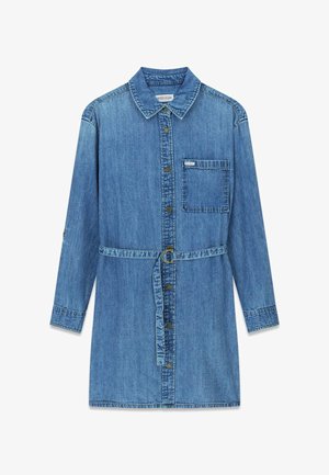 Rifľové košeľové šaty svetlomodrej farby s gombíkmi vpredu, golierom, dlhými rukávmi, jedným náprsným vreckom a odnímateľným opaskom v páse.