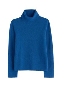 Modrý rolák vyrobený z měkkého, strukturovaného materiálu. Má ribovaný límec a dlouhé rukávy, s volným a uvolněným střihem.