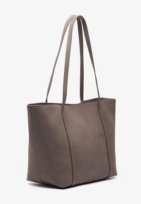 Borsa tote grigia con una texture liscia, design senza cuciture e due manici lunghi. Le cuciture rinforzate lungo i bordi aggiungono durabilità.