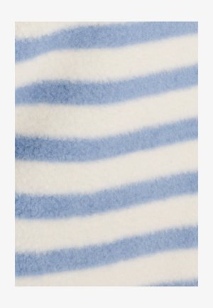 Tissu en polaire avec des rayures bleu et blanc alternées, présentant une texture douce et une apparence légèrement duveteuse.