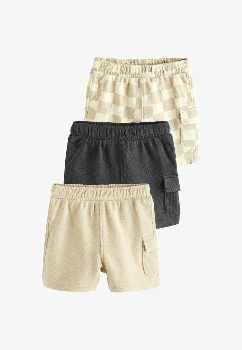 Trois paires de shorts : beige à motif quadrillé, gris foncé et beige clair. Fabriqués à partir d'un matériau doux, dotés de poches et de ceintures élastiques.