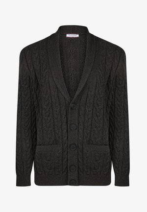 Cárdigan de punto en gris oscuro con patrón de trenzas, cuello de chal, cinco botones negros y dos bolsillos delanteros. Textura suave, ajuste relajado.