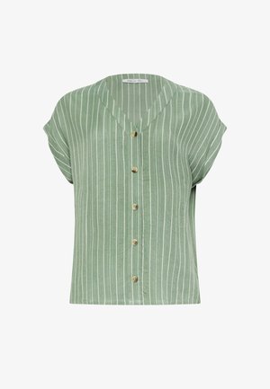 Grøn kortærmet bluse med lodrette hvide striber, V-udskæring og fem træknapper foran.