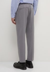 Calliope TINTA - Pantaloni - grigio