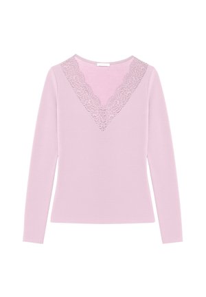 T-shirt à manches longues en rose clair, avec un décolleté en V accentué de dentelle. Texture lisse, coupe ajustée et un design simple.