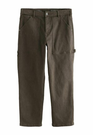 Brīvi pieguļoši cargo bikses tumši brūnā denima ar vairākiem priekšējiem kabatām, izturīga šuve un pogu aizdare jostasvietā.