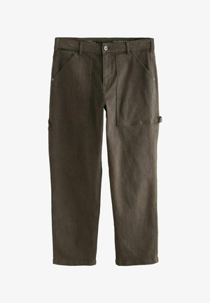 Pohodlné cargo nohavice vo tmavohnedom denime s viacerými prednými vreckami, pevným šitím a gombíkovým zapínaním v páse.