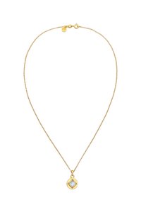 Gouden kettinghalsketting met een ronde hanger en een diamantvormige, iriserende steen. Fijn ontwerp en delicate schakelstructuur.