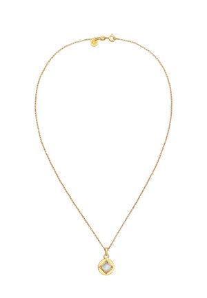 Collier en chaîne dorée avec un pendentif rond orné d'une pierre irisée en forme de diamant. Design délicat et texture de maillon raffiné.