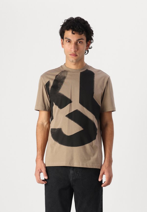MONOGRAM BLEACHED - Print T-shirt - desert taupe