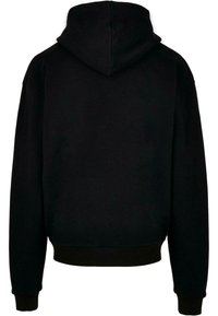 Sudadera negra con capucha, de mangas largas, con puños y dobladillo acanalados, textura suave y un ajuste holgado. Sin logotipos ni patrones visibles.