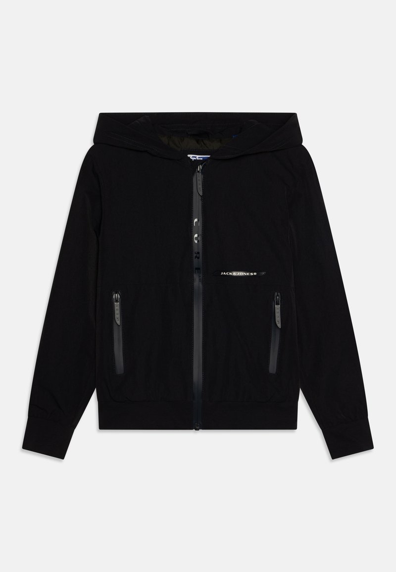 Svart zip-up hoodie med foder i huvan, två fickor med dragkedja, elastiska muddarna och nederkanten, med en subtil logotypdetalj.