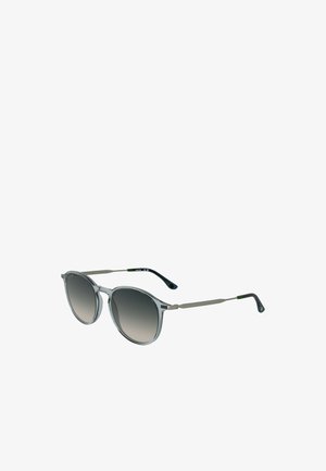 Okrągłe okulary przeciwsłoneczne z przezroczystą szarością, gradientowymi ciemnymi soczewkami i metalicznymi srebrnymi akcentami na zausznikach. Teksturowane ramiona w ciemnoniebieskim kolorze.