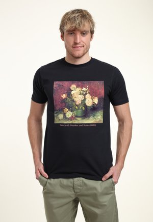 - T-shirt z nadrukiem