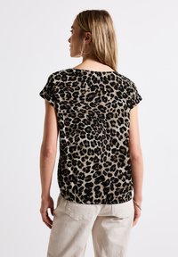 Leopard-Print T-Shirt in Beige und Schwarz, mit lockerer Passform und rundem Halsausschnitt, aus glattem Material.
