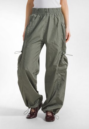 BALLOON PANTS  - Cargobyxor - green sage
