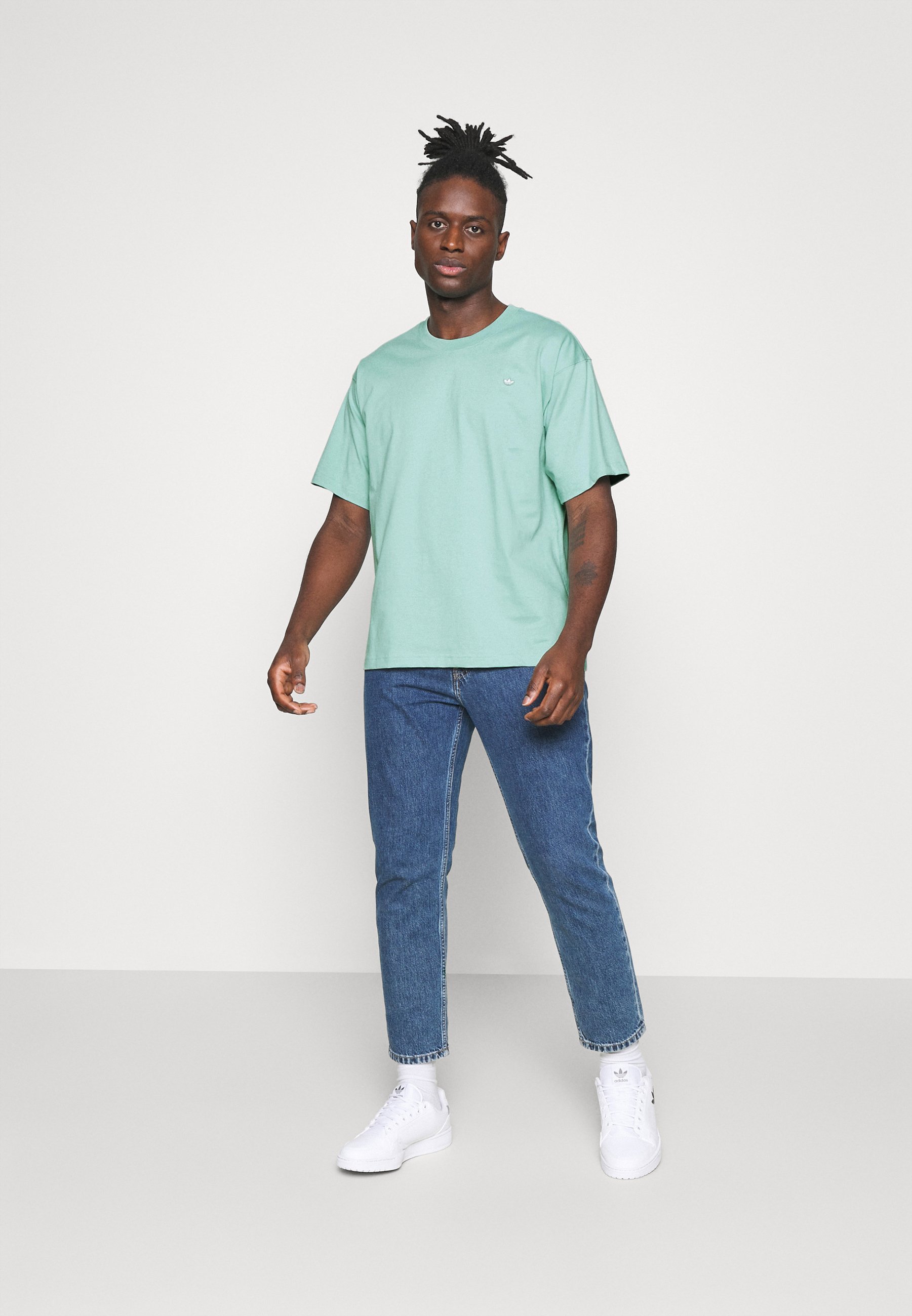 adidas Originals PREMIUM TEE UNISEX - T-Shirt basic - hazy green/grün -  Zalando.de