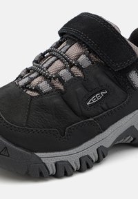 Keen TARGHEE IV LOW WP UNISEX - Matkajalatsid - black