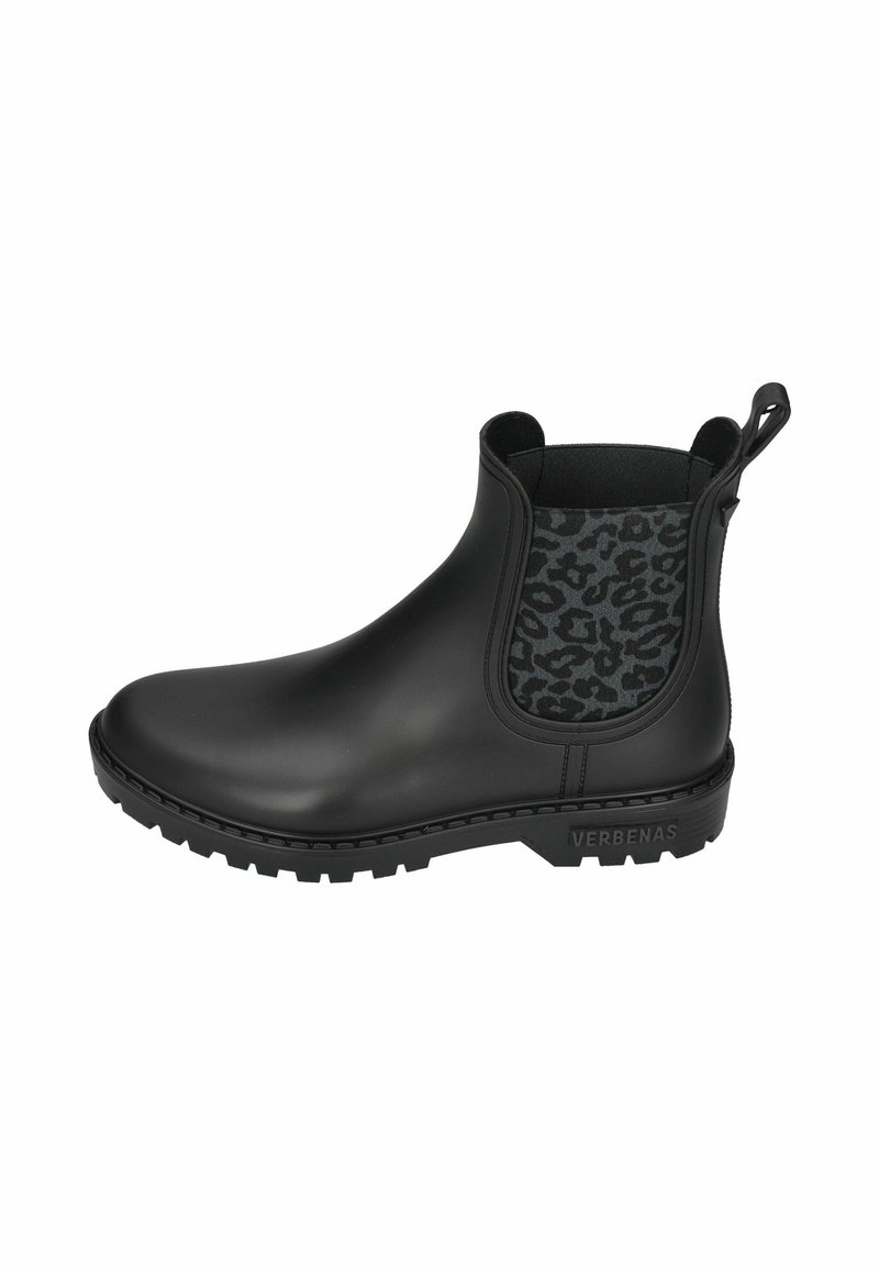 Bottines Chelsea noires en caoutchouc avec un panneau latéral élastique texturé imitant un motif léopard noir et une languette pour un enfilage facile. Semelle épaisse pour une bonne adhérence.