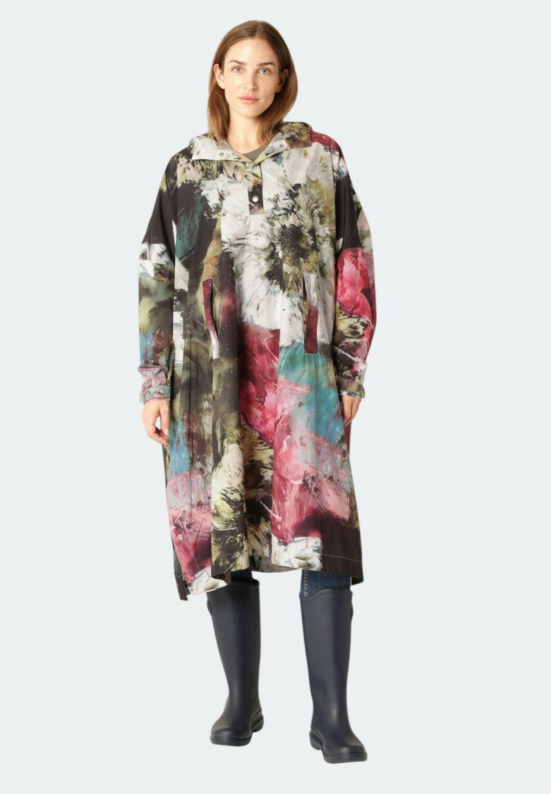 Lange, losvallende jas met een bloemenpatroon in verschillende kleuren. Gemaakt van lichte stof, met een capuchon en knoopsluiting.
