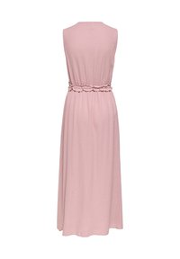 Robe midi rose clair sans manches avec un détail froncé à la taille, vue de dos sur fond blanc.