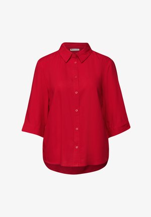 Camisa roja de botones con cuello, de manga corta y de corte holgado. Textura suave con detalles de costura sutiles y dobladillo redondeado.