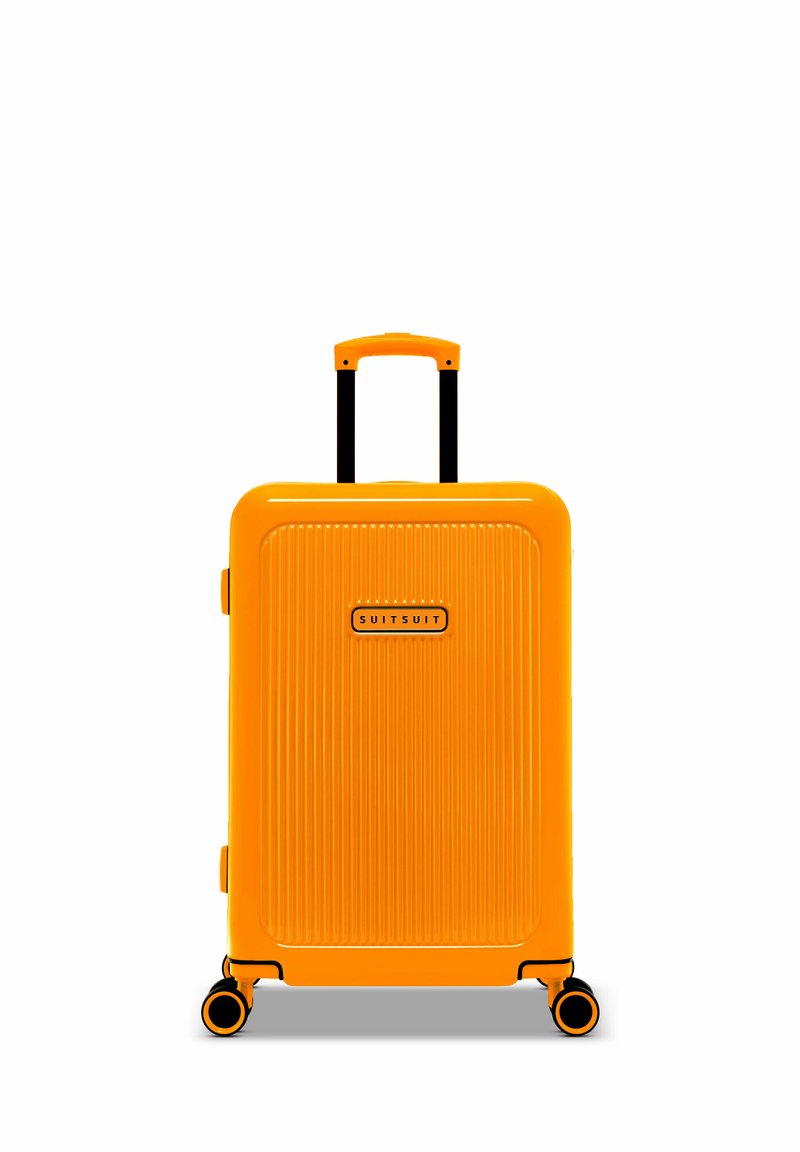 Harde oranje koffer met verticale ribbels, zwarte handvat en uitschuifbare dubbele wielen. Voorzien van een merklogo aan de voorkant.