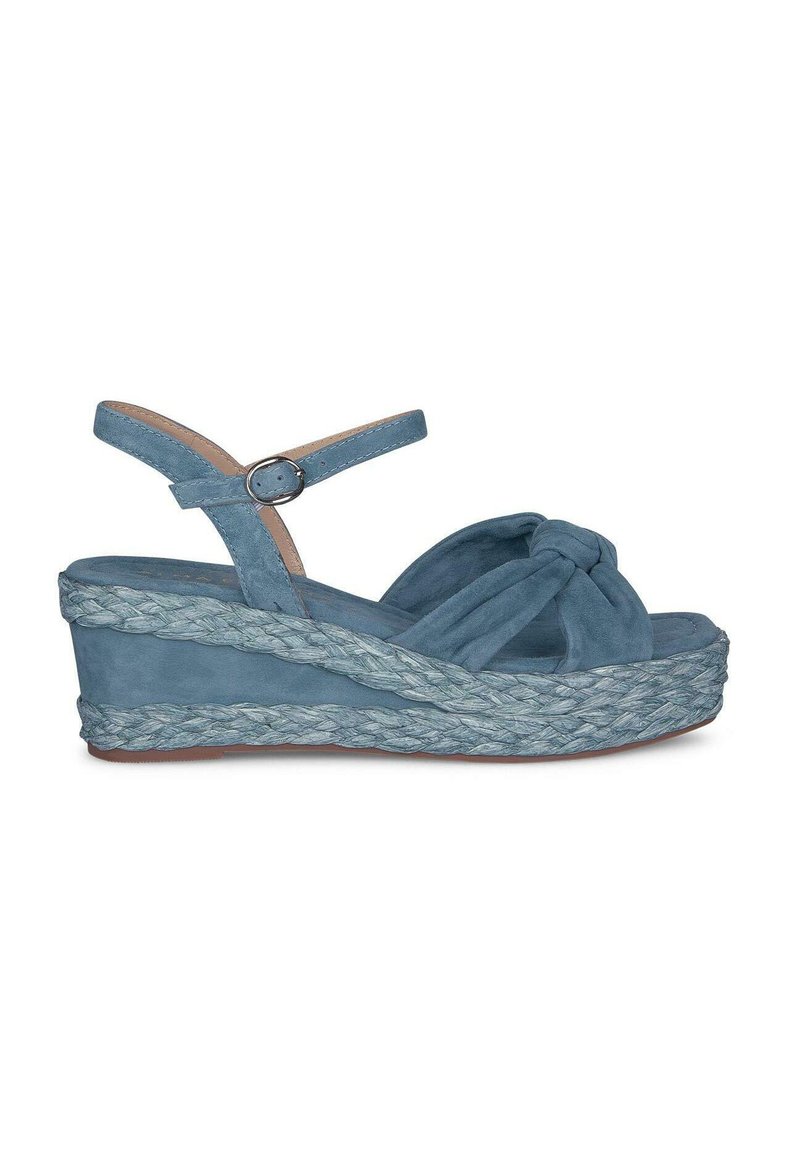 Alma en Pena Sandalen met sleehak lichtblauw Alma en Pena Sandalen met sleehak lichtblauw