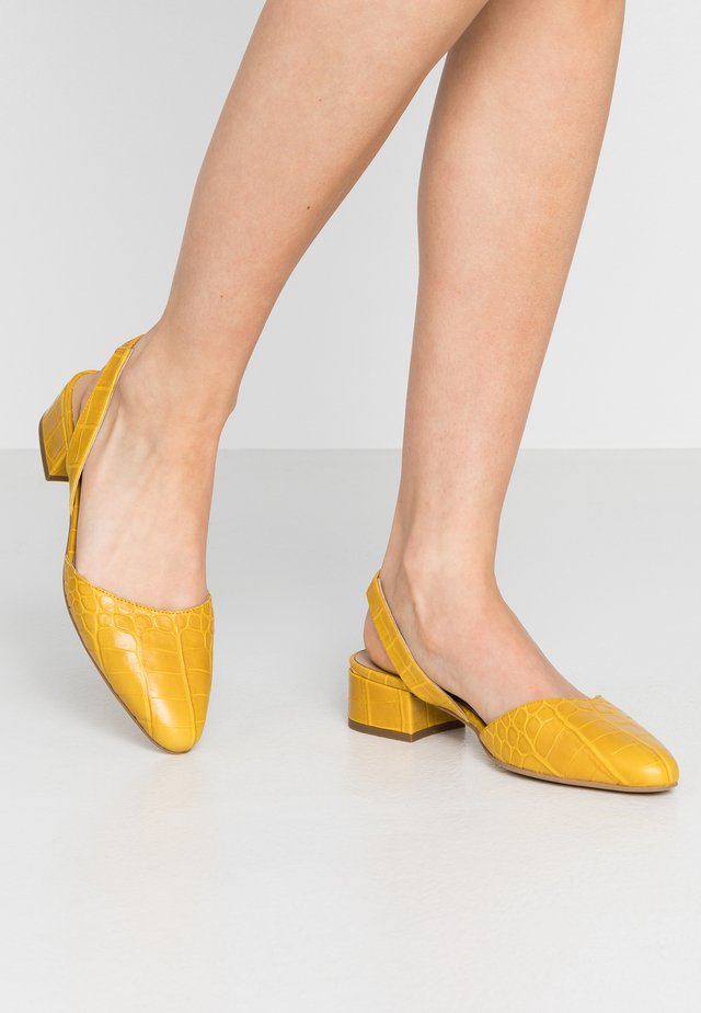 escarpin jaune minelli