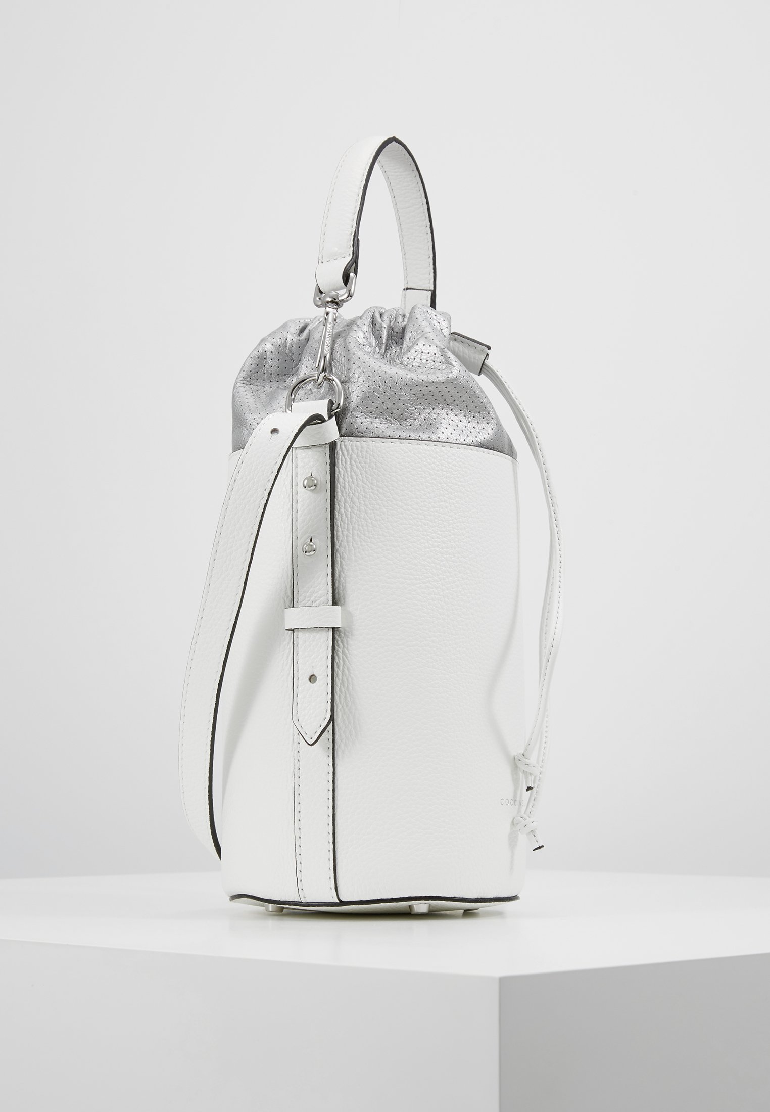 Coccinelle BORSA VITELLO FORATA Håndveske blanchesilver Coccinelle BORSA VITELLO FORATA Håndveske blanchesilver