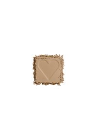 Poudre carrée beige avec une empreinte en forme de cœur, entourée de bords texturés de poudre libre. Surface lisse, finition mate, ton neutre.