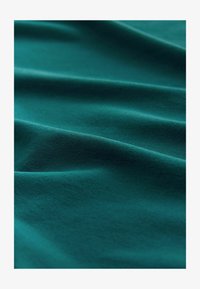 Unselected, teal blue