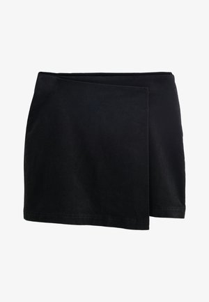 Juoda mini sijonėlis, pagamintas iš minkštos medžiagos, su apvyniojimo dizainu, lygiu paviršiumi ir švariais kraštais. Be matomų raštų ar akcentų.