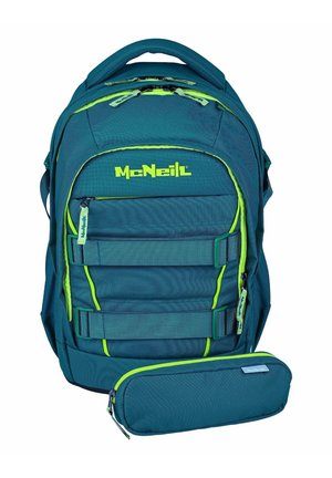 Zaino McNeil blu e verde con più scomparti con cerniera e un astuccio coordinato con cerniera davanti.