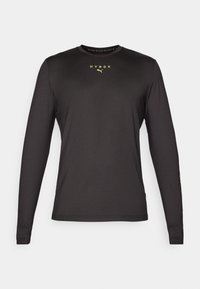 Schwarzes Langarmshirt aus glattem Stoff mit rundem Ausschnitt, bedrucktem "HYROX"-Logo in fluoreszierendem Gelb und einer schlanken Passform.