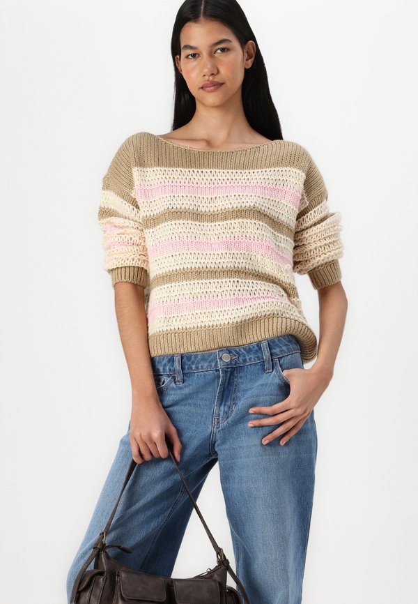 Slouchy Off-the-Shoulder Sweater - Jumper3