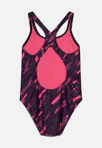 Maiô com padrão geométrico em rosa e roxo escuro, design de costas nadadora e costas abertas. Confeccionado com material elástico e suave.