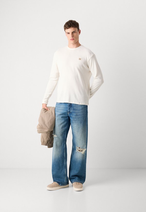 BADGE TEE - Long sleeved top - tofu3