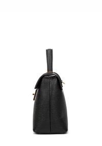 Zwarte leren handtas met een gestructureerd oppervlak, ronde vorm, korte handgrepen en een goudkleurige hardwareaccent op de voorklep.