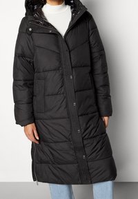 s.Oliver Abrigo de invierno - black