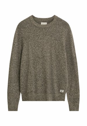Grauer Melange-Pullover mit rundem Halsausschnitt, gerippten Bündchen und Saum, der ein kleines Markenlabel an der unteren linken Seite aufweist. Strukturierter Strickstoff.