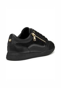 Sneaker noir en cuir et suède, doté d'une fermeture éclair latérale, d'un accent en matériel doré, d'un design profil bas et d'un talon texturé.