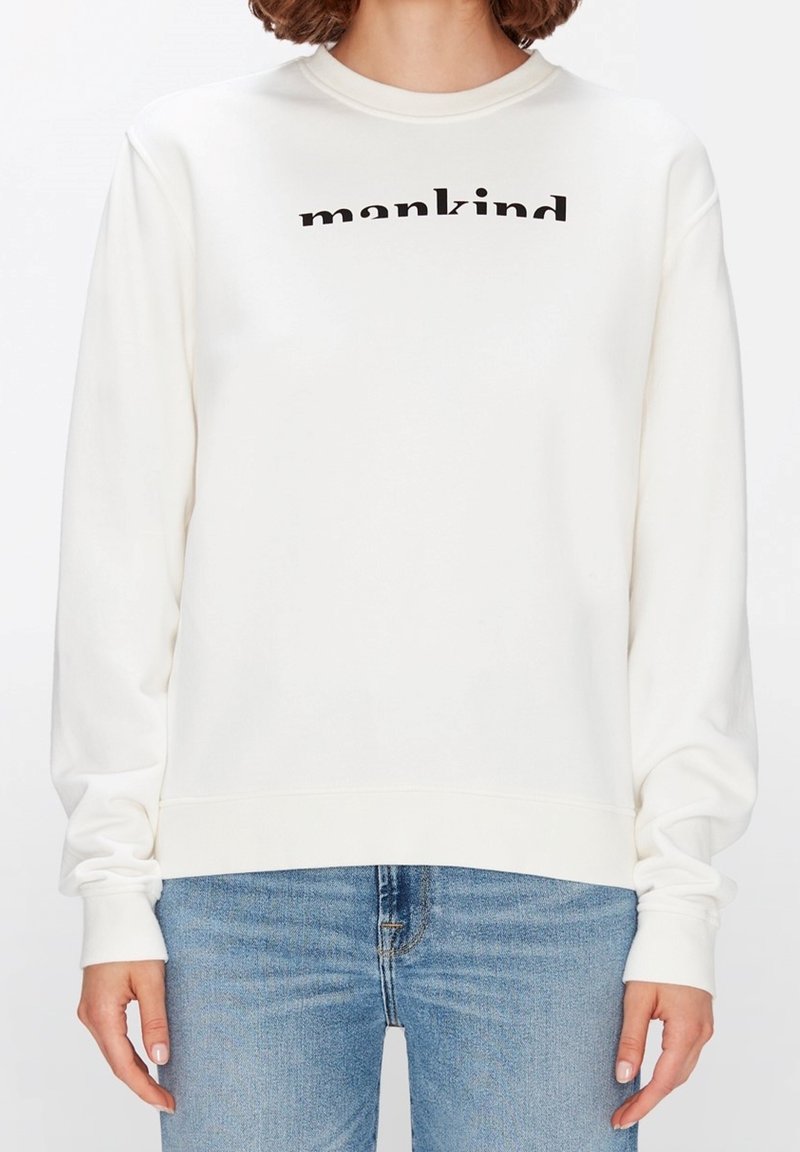Weißes Sweatshirt mit Rundhalsausschnitt, das ein schwarzes "mankind"-Motiv auf der Vorderseite zeigt. Weicher Stoff, lässige Passform und gerippte Bündchen.