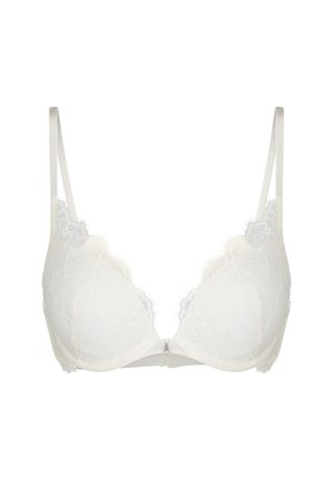 Witte kanten gewatteerde beha met gegolfde randen en dunne verstelbare bandjes, met een klein decoratief hangertje aan het voorste midden.