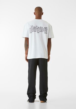 DONT T GIVE UP - Print T-shirt - white