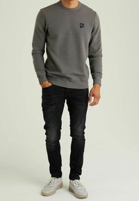 CHASIN' Strickpullover - grey