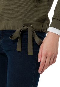 zero Pullover - olive