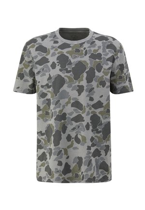 Grijze camouflage t-shirt met korte mouwen in verschillende tinten grijs en olijfgroen, ronde hals en een zachte katoenachtige textuur.
