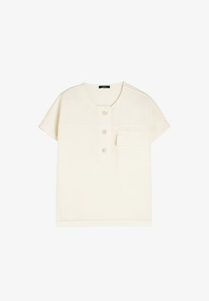 Jasno beżowy top z krótkim rękawem, wykonany z bawełny, z okrągłym dekoltem, trzema guzikami i kieszonką na piersi z obszytym brzegiem.
