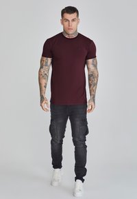 SIKSILK MUSCLE FIT - Basic póló - burgundy